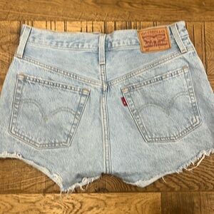 Levi’s 501 Original high rise denim jean shorts size 27